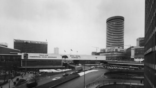 Оригинальный Bull Ring Centre в Бирмингеме был построен в 1964 году.